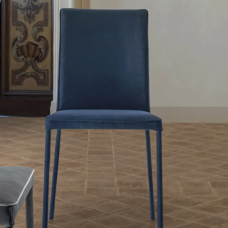 كرسي غرفة المعيشة مُنجّد ومُطلي بأرجل مصنوعة في إيطاليا - كاتانيا Viadurini