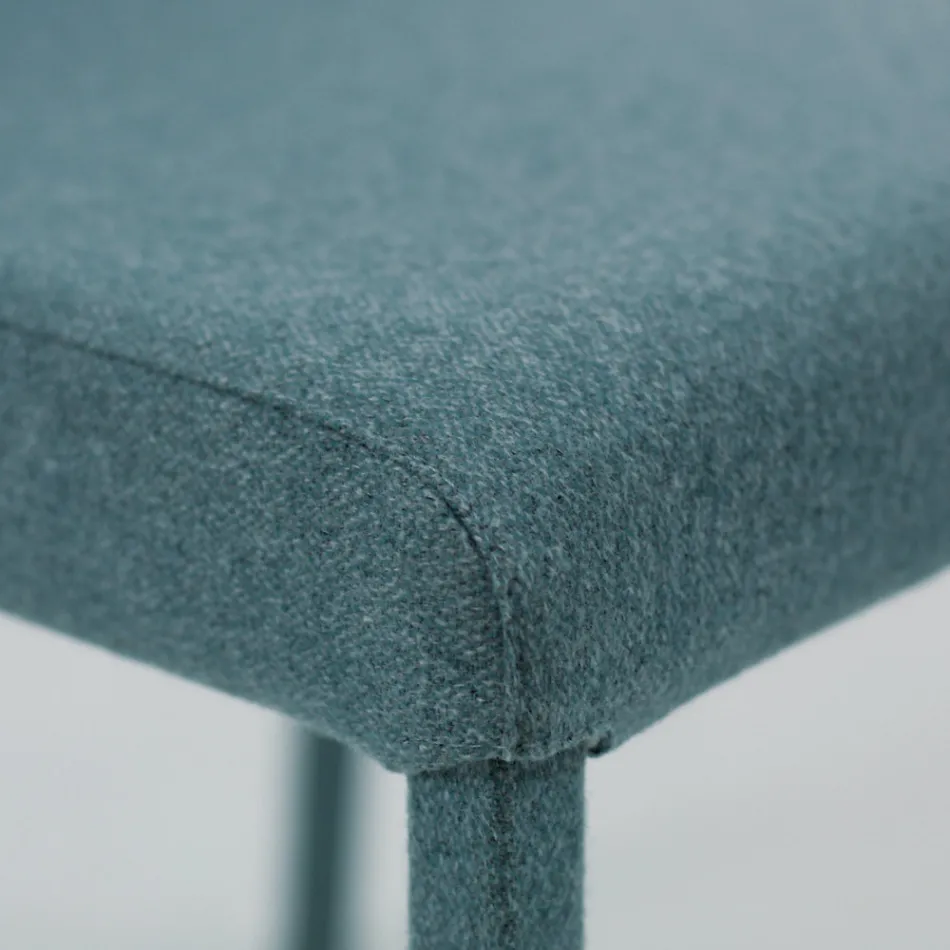 كرسي غرفة المعيشة مغطى بقماش مصنوع في إيطاليا - روزلين Viadurini