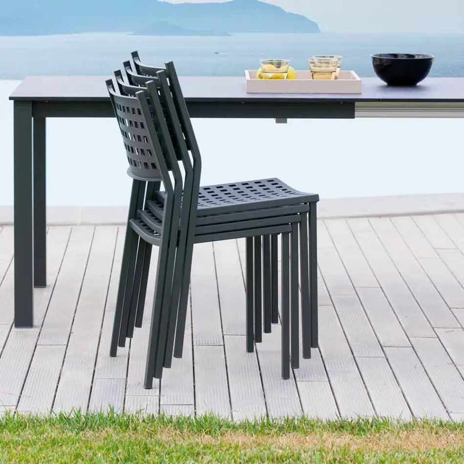 كرسي خارجي قابل للتكديس مصنوع من المعدن المطلي، صنع في إيطاليا، 8 قطع - لينا Viadurini