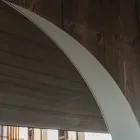 مرآة ذات قاعدة زجاجية مطلية باللون الرمادي الداكن محفورة، صنعت في إيطاليا - أوريجانو Viadurini