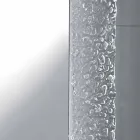 مرآة حمام عصرية بإطار زجاجي مزخرف وإضاءة LED من Tara Viadurini