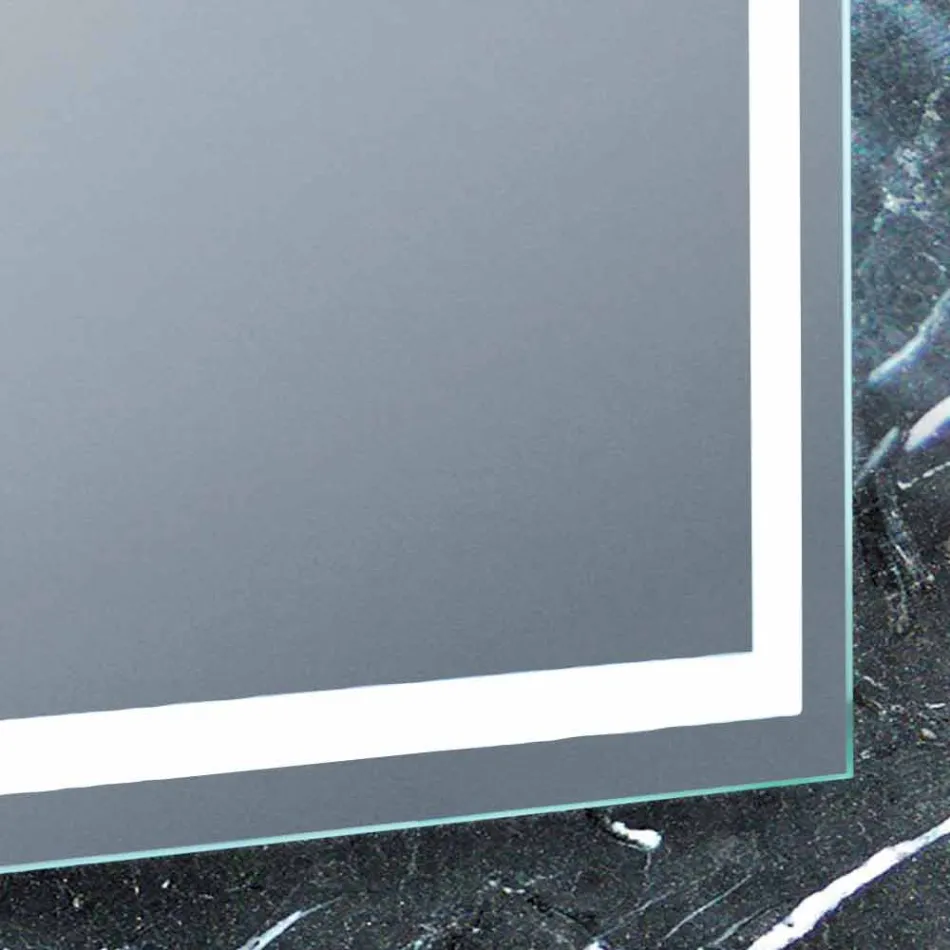 مرآة حمام بتصميم عصري مع إضاءة LED من Paco Viadurini