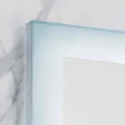 مرآة معاصرة بحواف من الزجاج الساتان، وإضاءة LED، Ady Viadurini