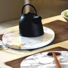 لوح تقطيع بيضاوي حديث من رخام كارارا الأبيض، صنع في إيطاليا - ماشا Viadurini