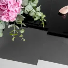 طاولات تصميم من زجاج شبكي ملون، منتج في إيطاليا، سبينوسو Viadurini