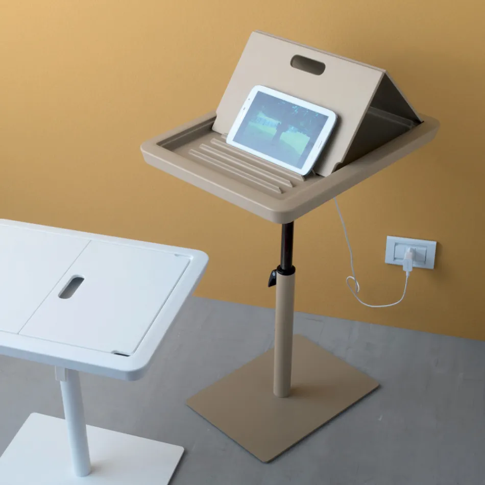 طاولة جانبية للأريكة مصنوعة من المعدن والبولي فينيل كلوريد (PVC) قابلة للتعديل الارتفاع للكمبيوتر اللوحي - تكنيكو Viadurini