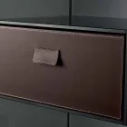 طاولة جانبية للأريكة أو طاولة بجانب السرير من الزجاج المدخن مع درج جلدي - لينزي Viadurini