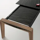 طاولة قابلة للتمديد حتى ٢٫٤ متر مصنوعة من الخشب الصلب وسطح من السيراميك - أنتاريس Viadurini