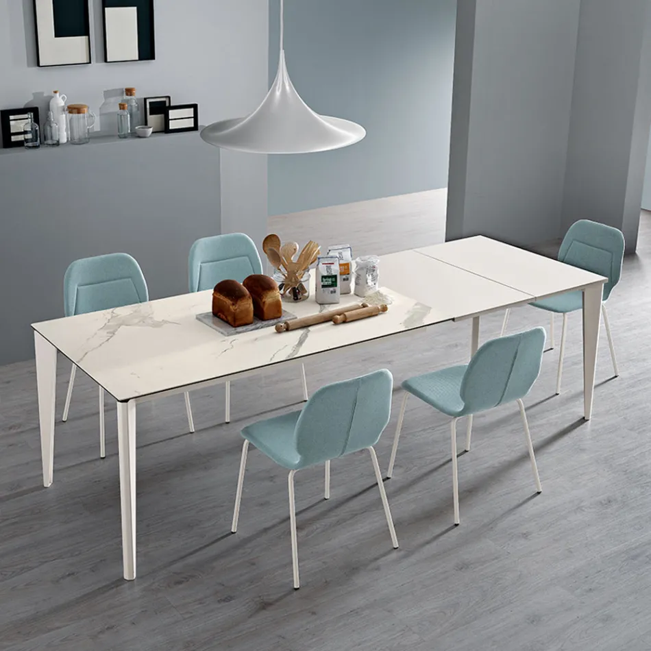 طاولة قابلة للتمديد مصنوعة من السيراميك الزجاجي وقاعدة معدنية بتشطيبات مختلفة - أرييل Viadurini