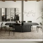 طاولة ذات سطح زجاجي مُشكَّل وقاعدة من الزجاج المُدمج والمعدن - Foglietto Viadurini