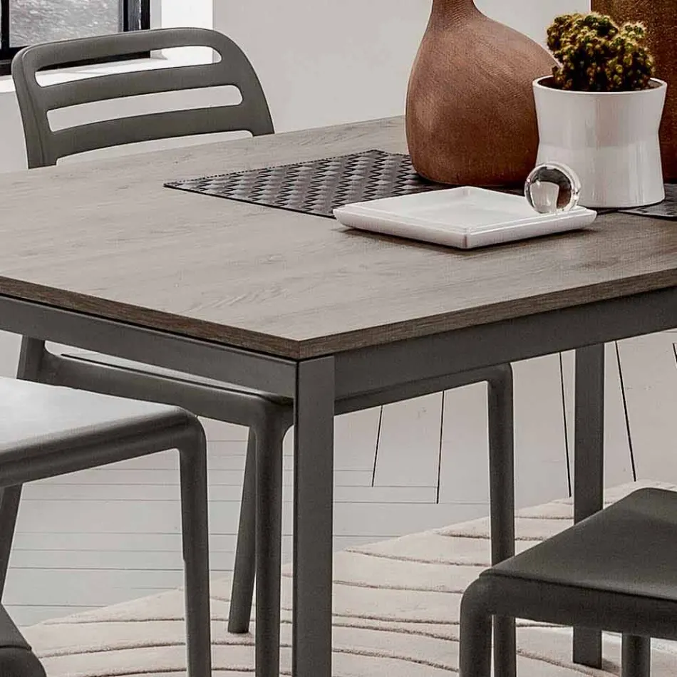 طاولة مطبخ بسطح من الميلامين وقاعدة معدنية، صنع في إيطاليا - سبيلا Viadurini