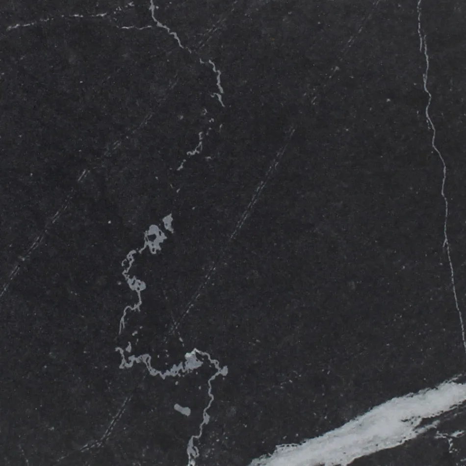 طاولة خارجية بقاعدة خشبية وسطح سيراميك ماركينيا أسود - إنفينيتي Viadurini