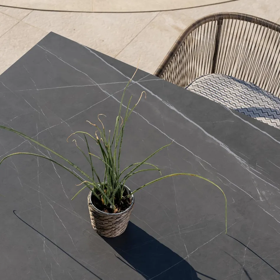 طاولة حديقة من خشب الساج الطبيعي وسطح من السيراميك - آرتيس Viadurini