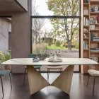 طاولة طعام مصنوعة من السيراميك بسمك 3 مم وقاعدة معدنية، مصنوعة في إيطاليا - بيوني Viadurini