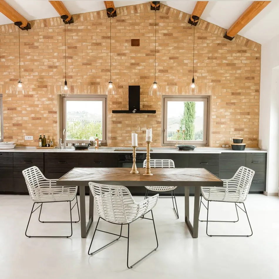 طاولة طعام من الخشب الاستوائي المُعاد تدويره وأرجل معدنية - منزلق Viadurini