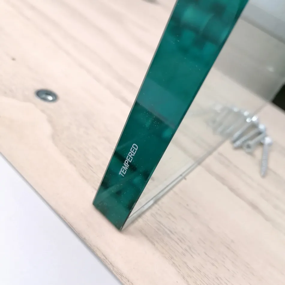 طاولة طعام عصرية من الخشب المقشر والزجاج، صنع في إيطاليا - سترابو Viadurini