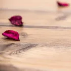 طاولة بتصميم من خشب التنوب والزجاج الشفاف مصنوعة في إيطاليا، كاسترو Viadurini