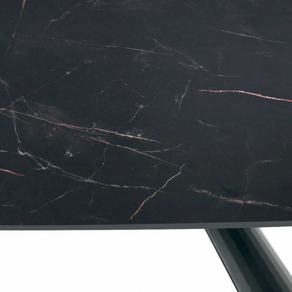 طاولة ثابتة بقاعدة فولاذية سوداء وسطح من اللامينيت، صنع في إيطاليا - أكواب Viadurini