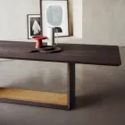 طاولة ثابتة ذات سطح مشطوف وقاعدة بلونين، صنعت في إيطاليا - جاديس Viadurini