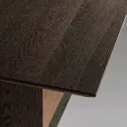 طاولة ثابتة ذات سطح مشطوف وقاعدة بلونين، صنعت في إيطاليا - جاديس Viadurini