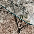 طاولة ثابتة بسطح زجاجي على شكل برميل وقاعدة فولاذية، صنع في إيطاليا - إيزيلينو Viadurini