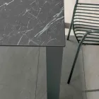 طاولة خارجية ثابتة من Hpl Alicante بقاعدة معدنية مصنوعة في إيطاليا - كارل Viadurini