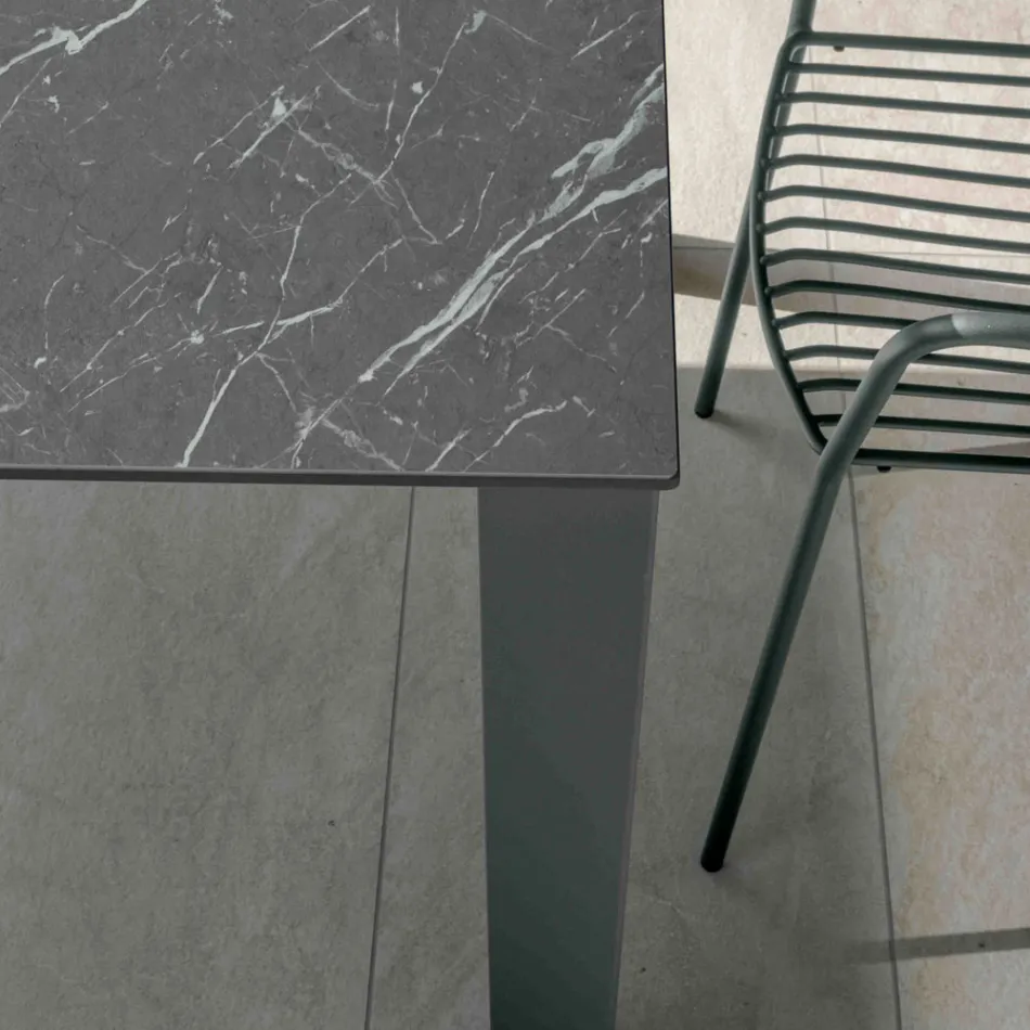 طاولة خارجية ثابتة من Hpl Alicante بقاعدة معدنية مصنوعة في إيطاليا - كارل Viadurini