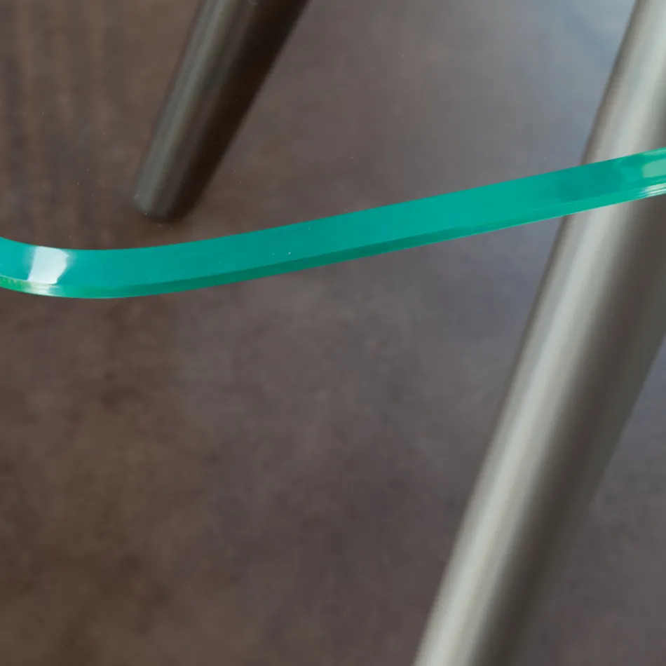 طاولة طعام ثابتة مصنوعة من الزجاج والبولي يوريثين الصلب، صنعت في إيطاليا - لون لافندر Viadurini