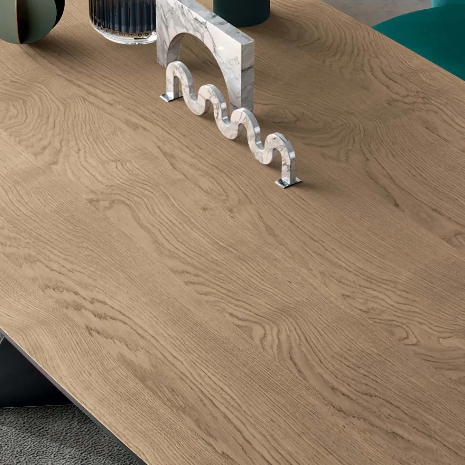 طاولة ثابتة من قشرة خشب البلوط وقاعدة معدنية مطلية - ميلو Viadurini