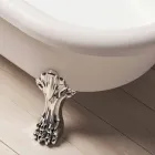 تصميم حوض استحمام قائم بذاته، أقدام مطلية بالكروم - مجانًا Viadurini