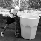 مزهرية زخرفية طويلة على شكل زجاج من البولي إيثيلين، صنع في إيطاليا - بوكا Viadurini