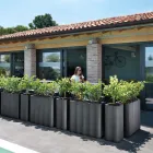 مزهرية خارجية من البولي إيثيلين الملون، مقاسين، صنع في إيطاليا - باربيا Viadurini