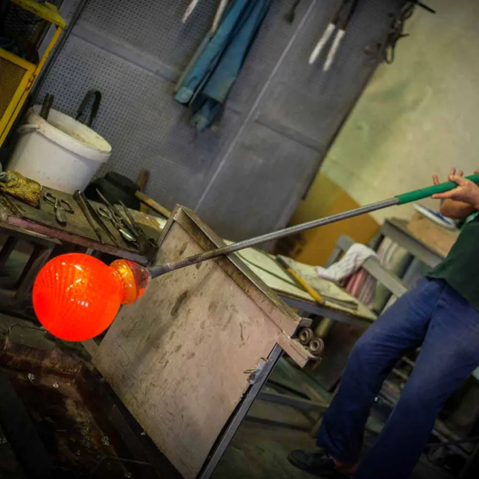 مزهرية دائرية داخلية من زجاج مورانو الملون، صنع في إيطاليا - أسبر Viadurini