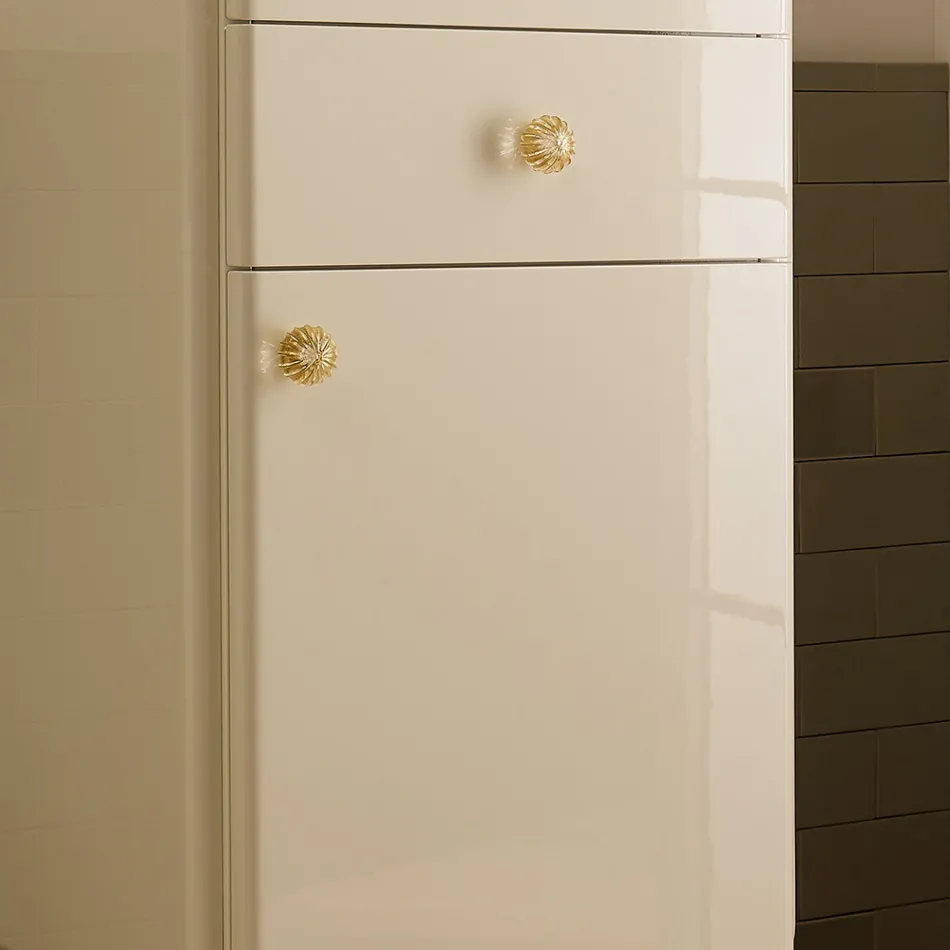 خزانة عرض أحادية اللون مع أرفف زجاجية داخلية، صنع في إيطاليا - كاندي Viadurini