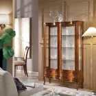 خزانة عرض خشبية على الطراز الكلاسيكي مع أبواب وأدراج مصنوعة في إيطاليا - فيرساي Viadurini